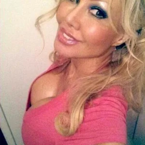 Vrijgevochten cougars om te ontmoeten, Telegram-pornogroep